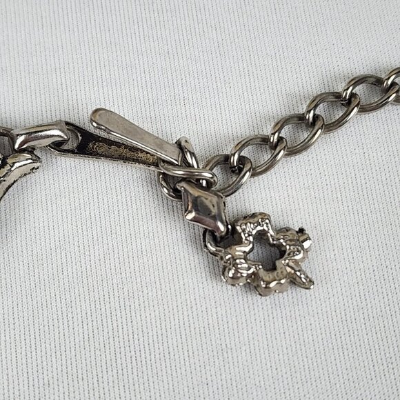 Vintage Silver Tone Collar Necklace & Screw Back Earrings Set - Picture 5 of 10